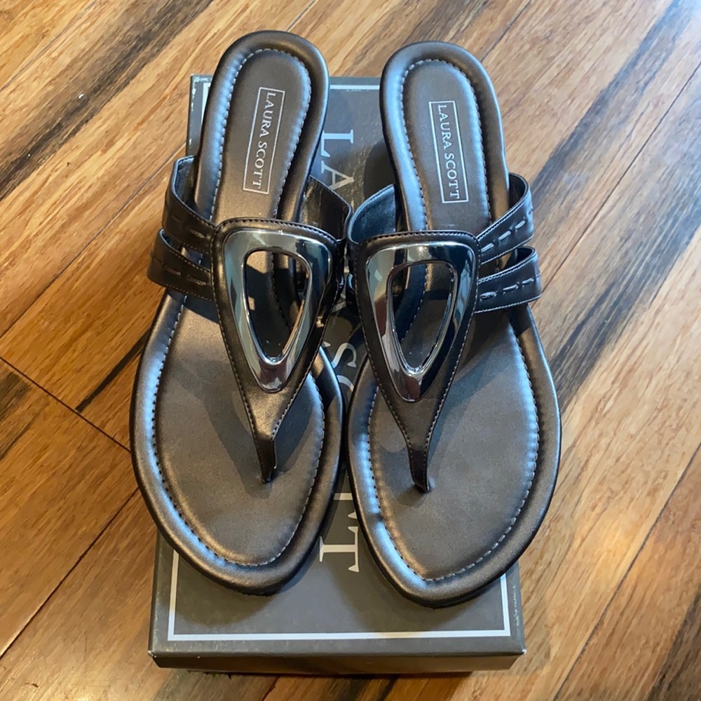 silver LAURA SCOTT sandals.